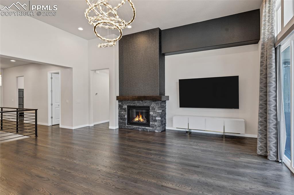 Image 14 of 50: Living Room