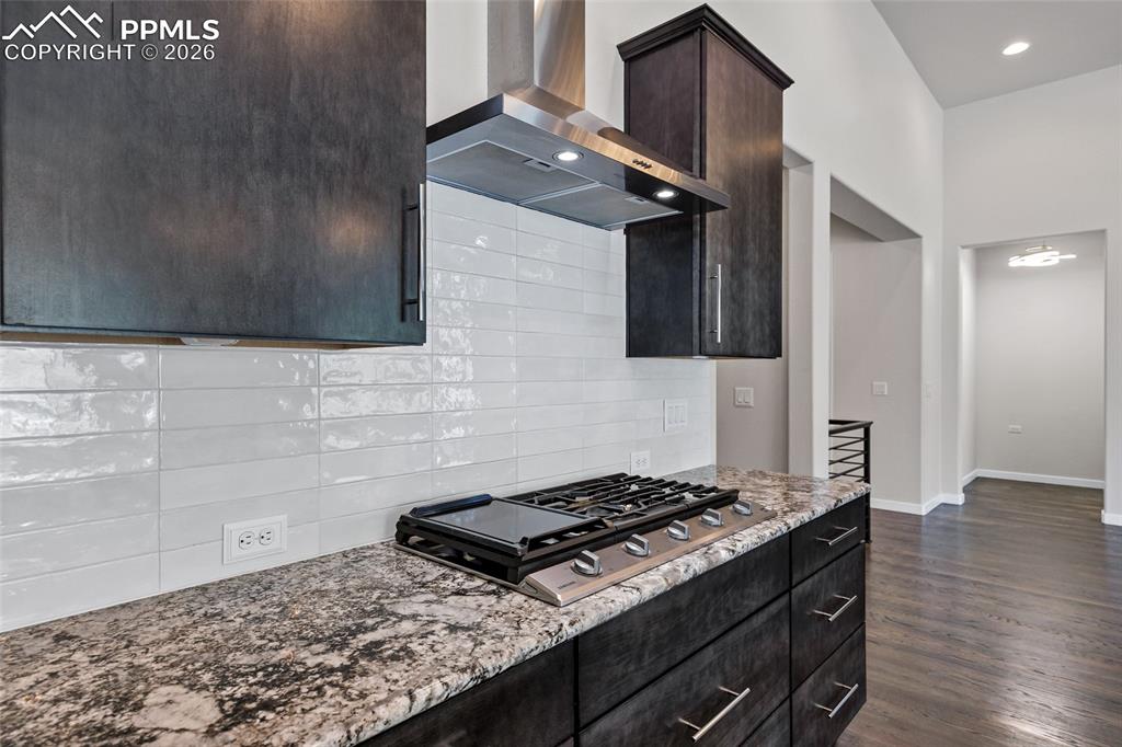 Image 19 of 50: Kitchen