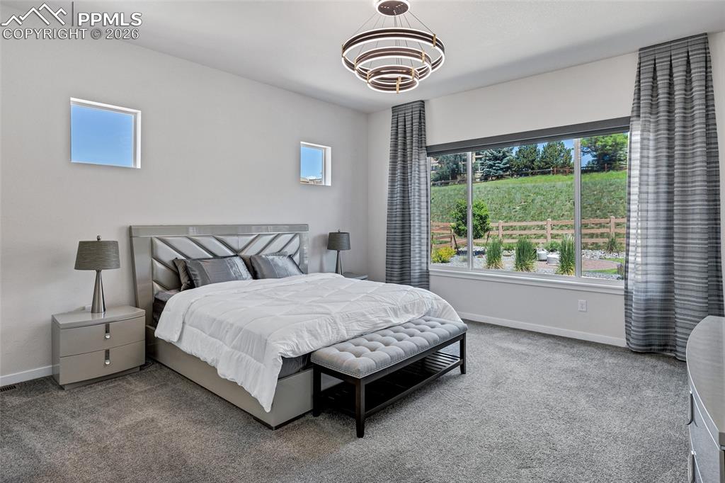 Image 22 of 50: Bedroom