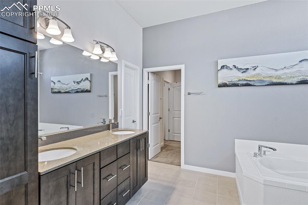 Image 25 of 50: Bathroom