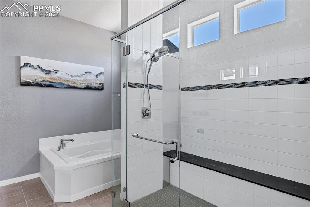 Image 26 of 50: Bathroom