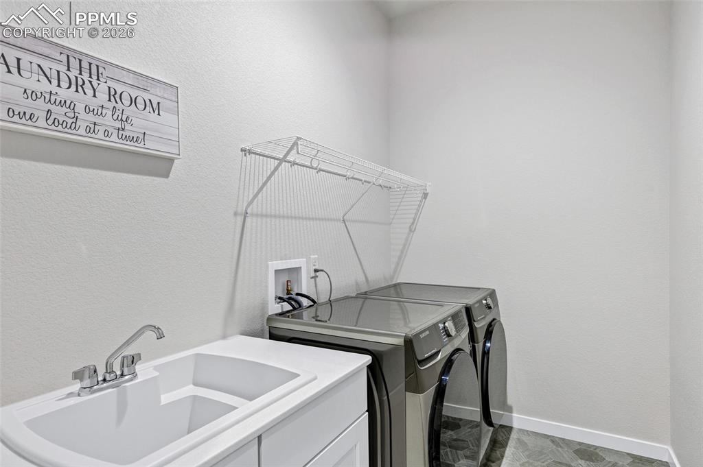 Image 27 of 50: Laundry