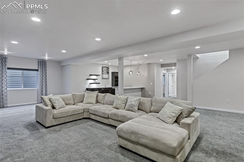 Image 35 of 50: Living Room