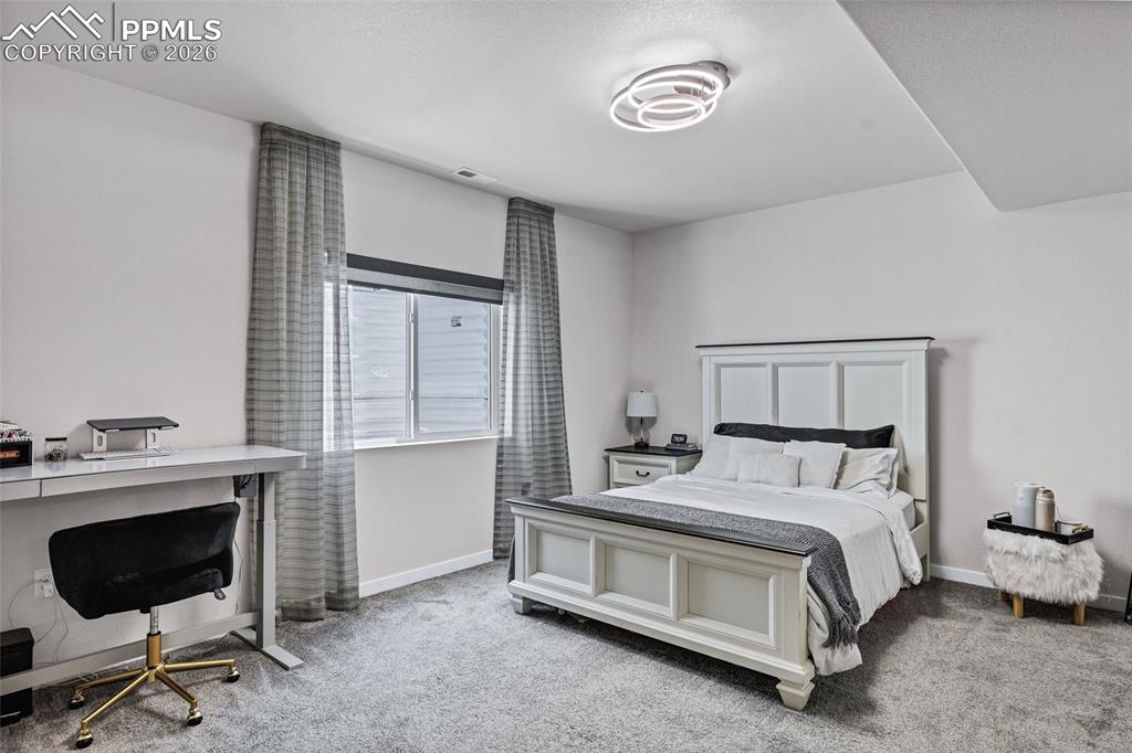 Image 36 of 50: Bedroom