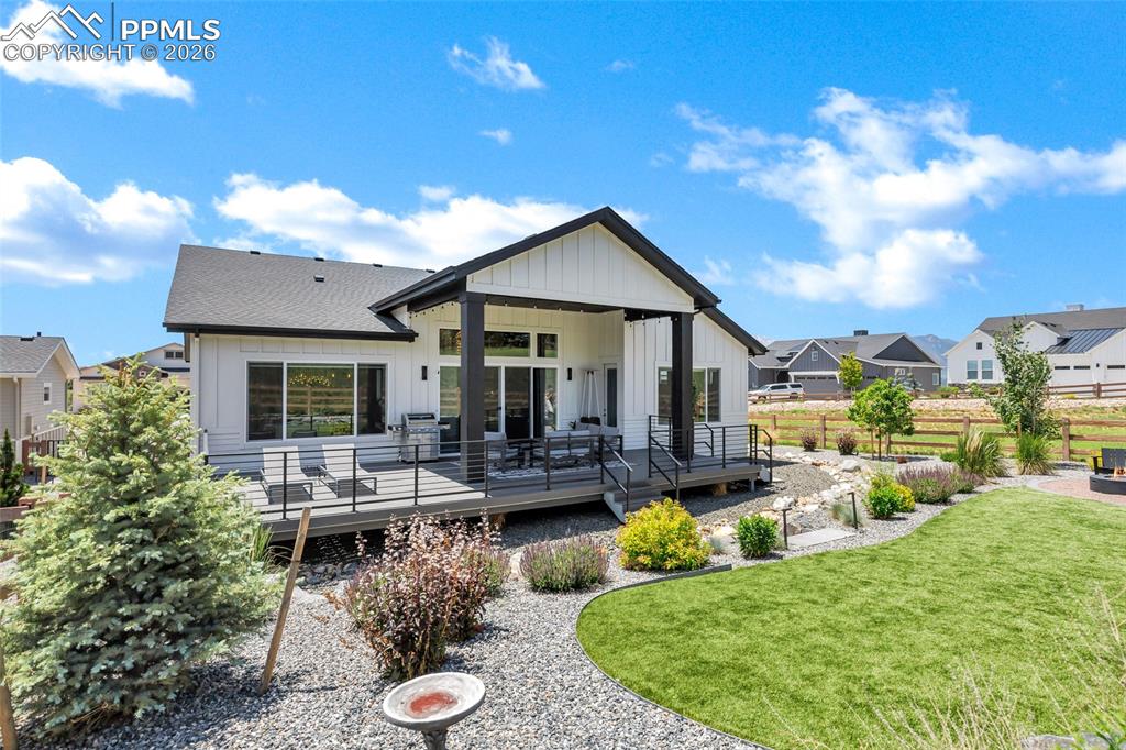 Image 43 of 50: Back of Structure