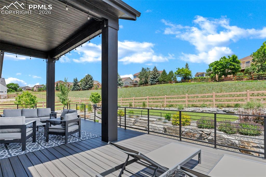 Image 44 of 50: Deck