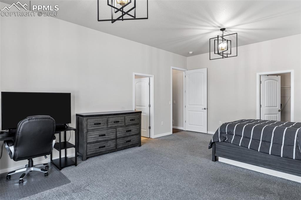 Image 8 of 50: Bedroom