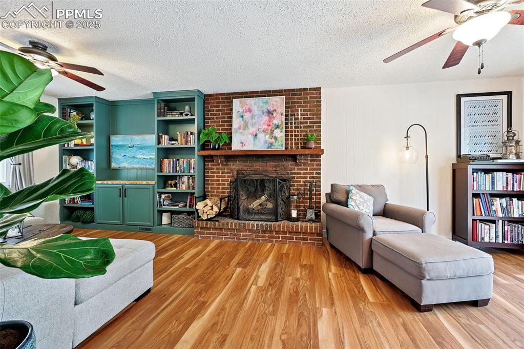 Image 13 of 40: Living Room