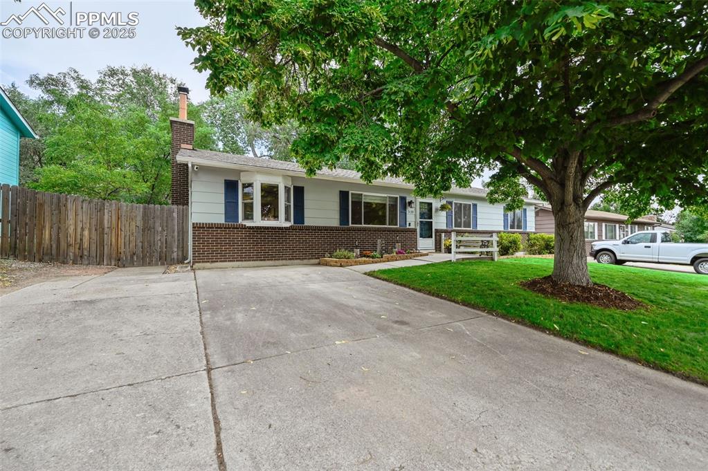 Image 3 of 40: Front of Structure