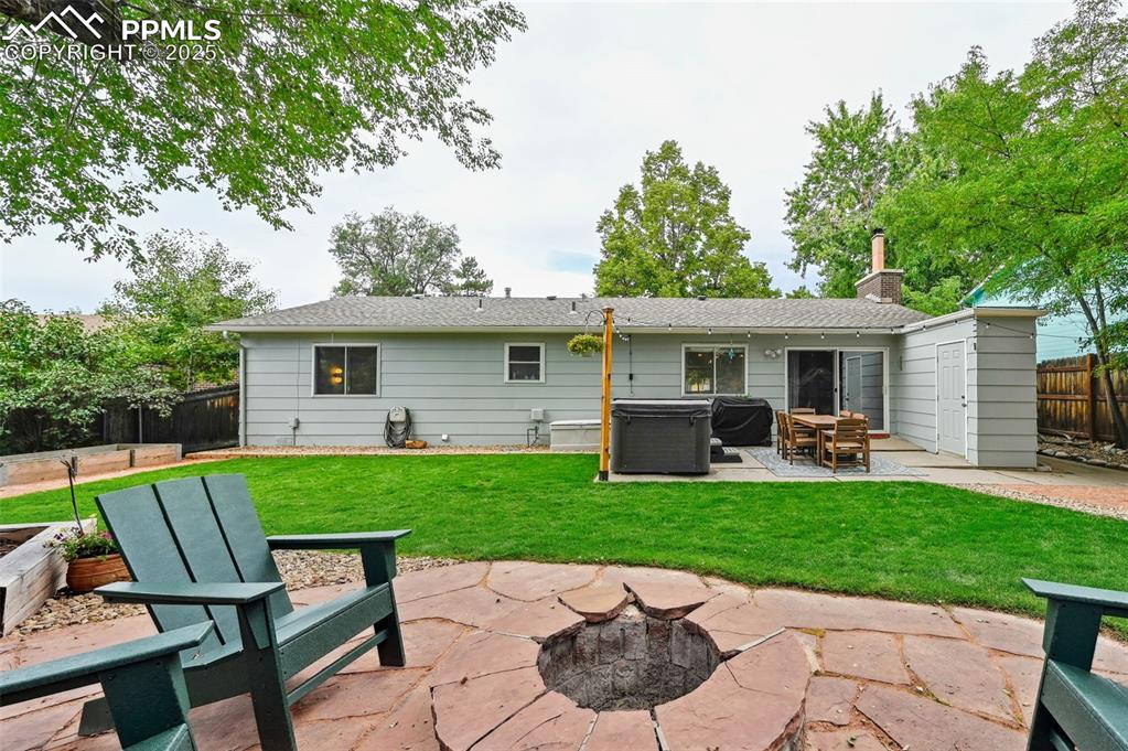 Image 32 of 40: Back of Structure