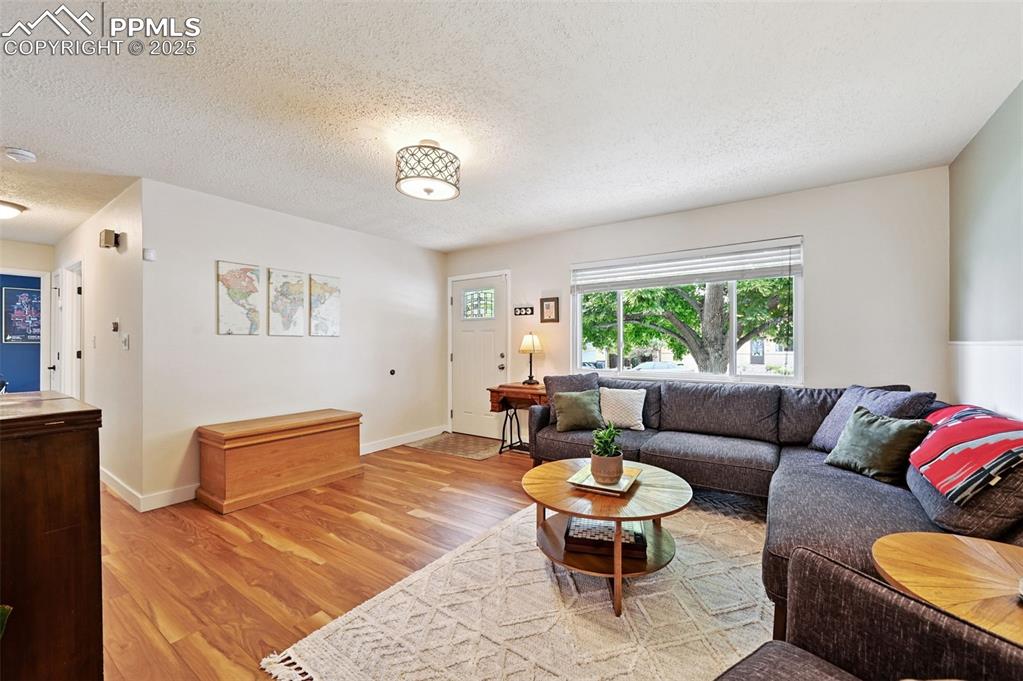 Image 6 of 40: Living Room