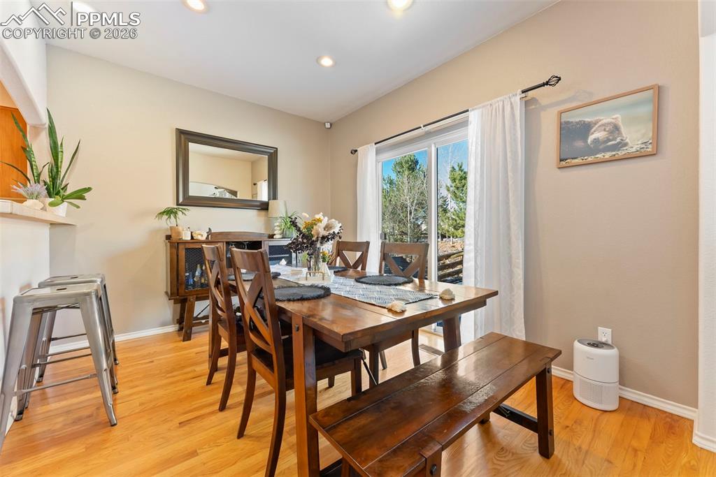 Image 15 of 50: Dining Area