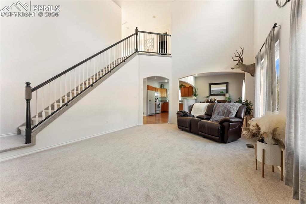 Image 21 of 50: Living Room