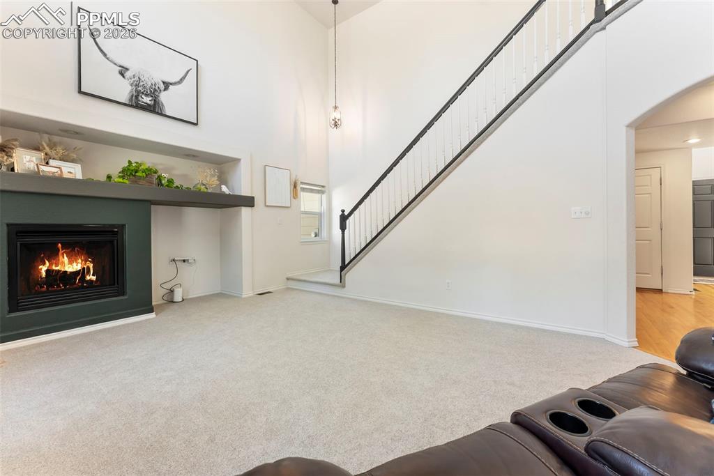 Image 22 of 50: Living Room