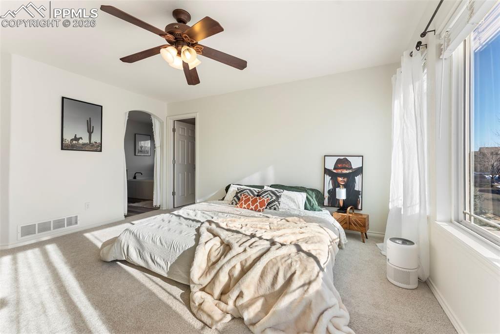 Image 25 of 50: Bedroom