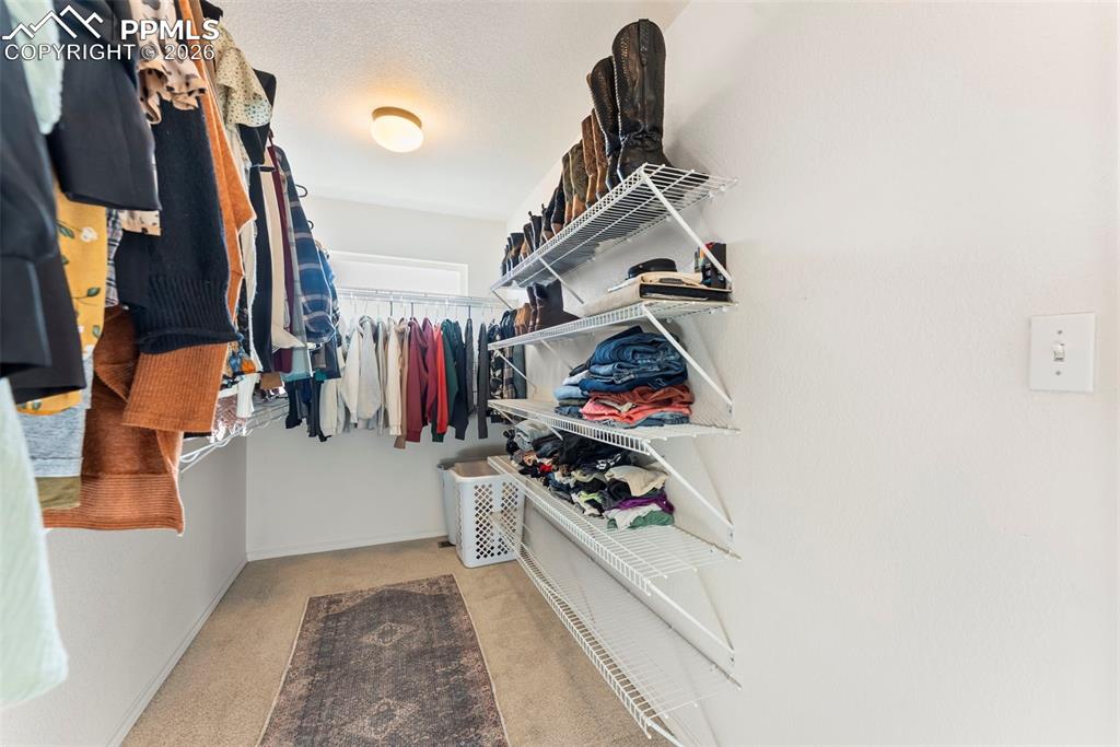 Image 28 of 50: Closet