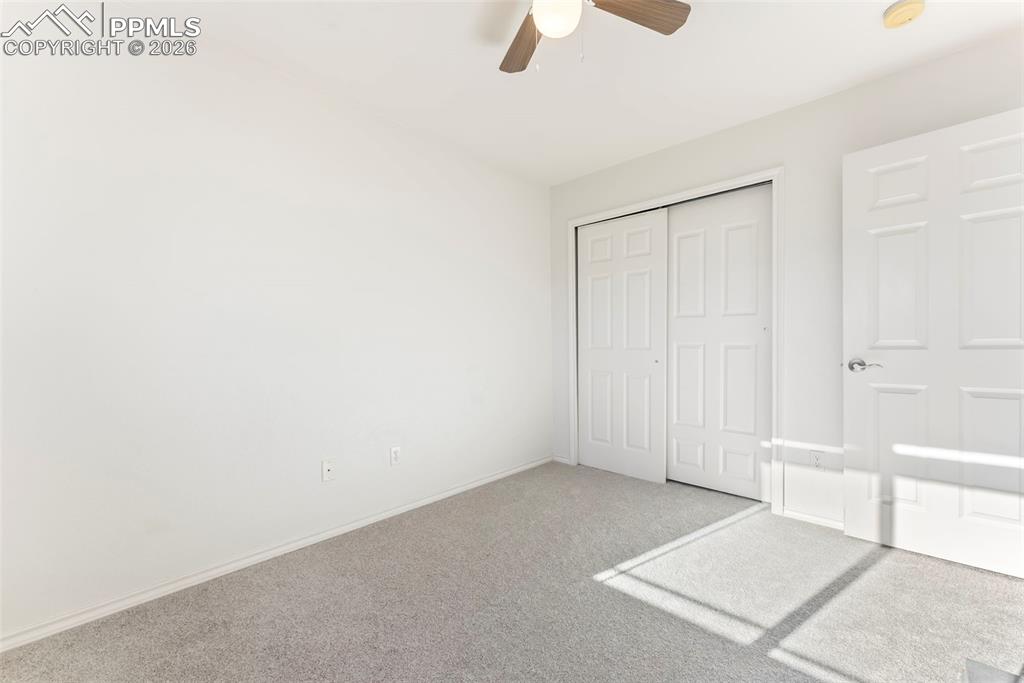 Image 30 of 50: Bedroom