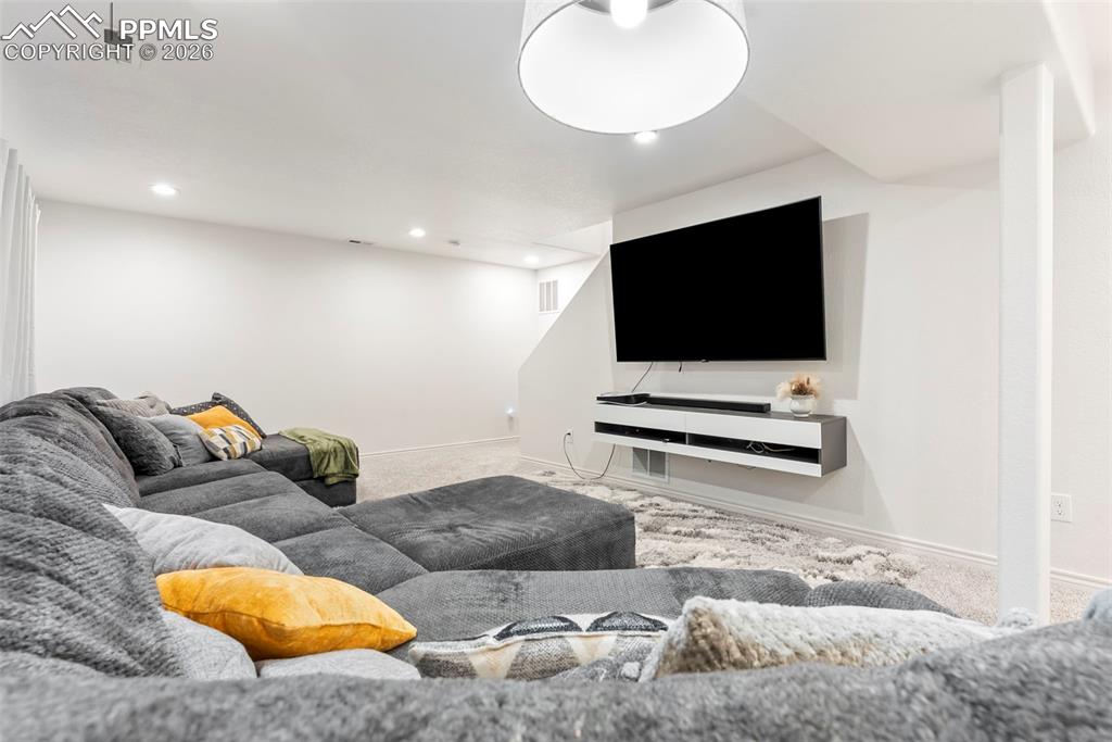 Image 38 of 50: Living Room