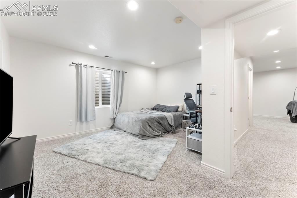 Image 42 of 50: Bedroom