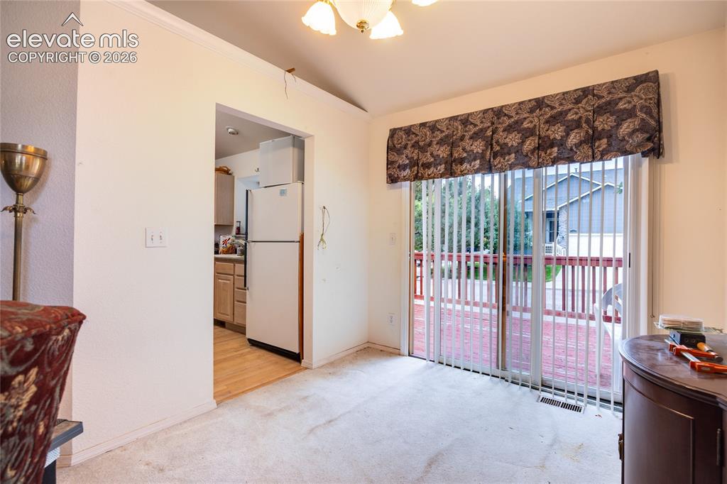Image 7 of 26: Dining Area
