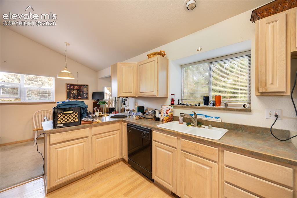 Image 9 of 26: Kitchen