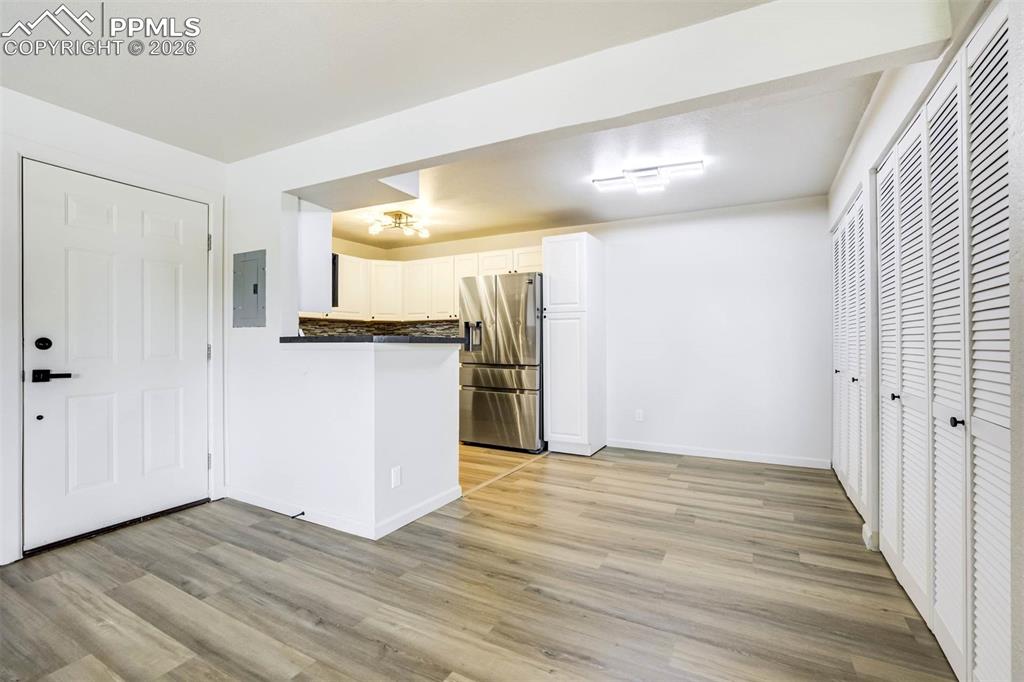 Image 11 of 50: Kitchen