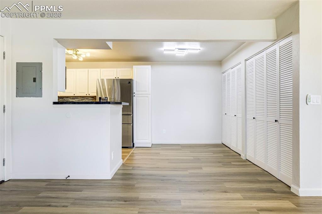 Image 12 of 50: Kitchen