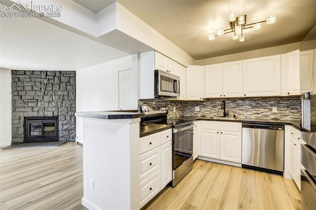 Image 2 of 50: Kitchen