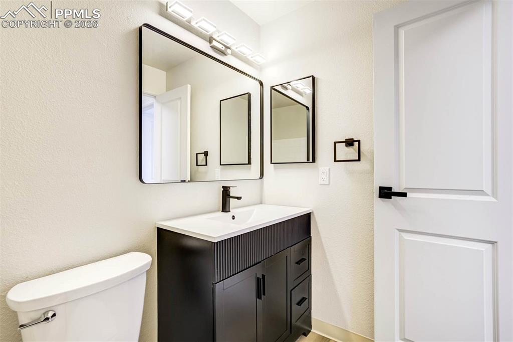 Image 26 of 50: Bathroom