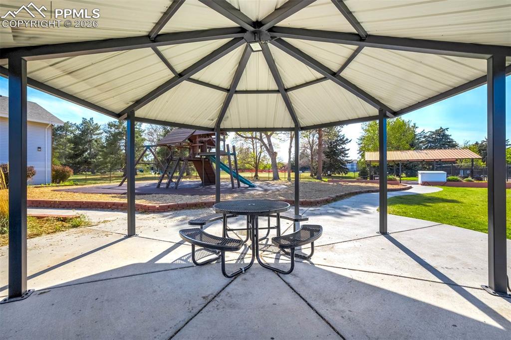 Image 42 of 50: Patio