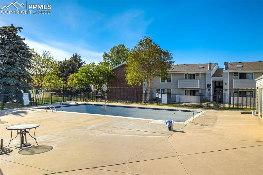 Image 45 of 50: Pool