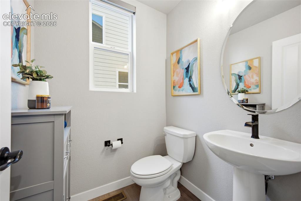 Image 16 of 50: Powder Bath - main