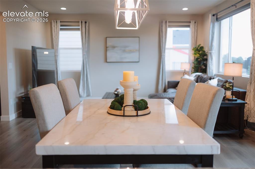 Image 8 of 50: Dining Area