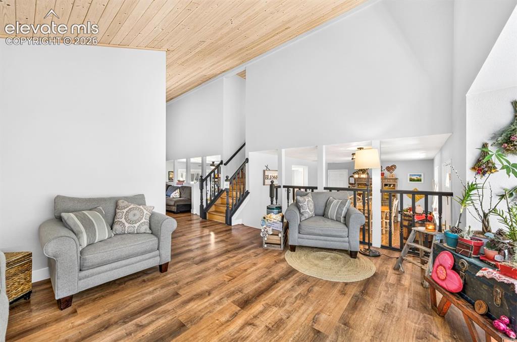 Image 5 of 31: Living Room