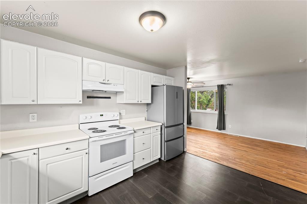 Image 7 of 22: Kitchen