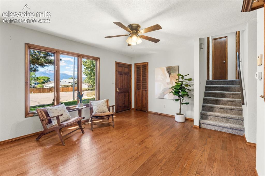 Image 9 of 40: Sitting Room