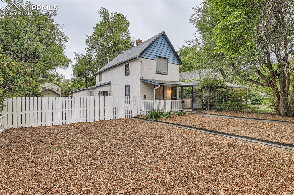 Image 1 of 28: Back of Structure