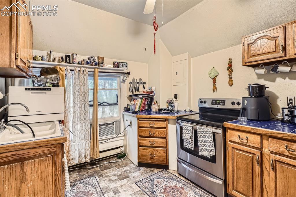 Image 22 of 28: Upper Unit Kitchen