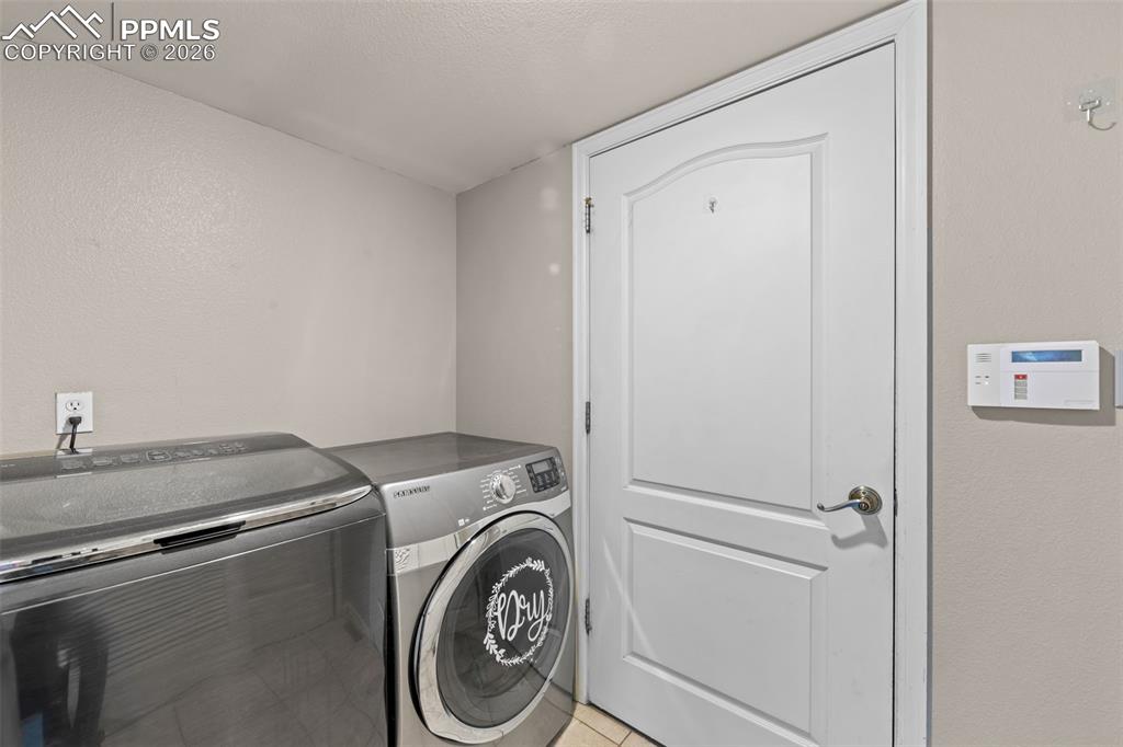 Image 14 of 40: Laundry