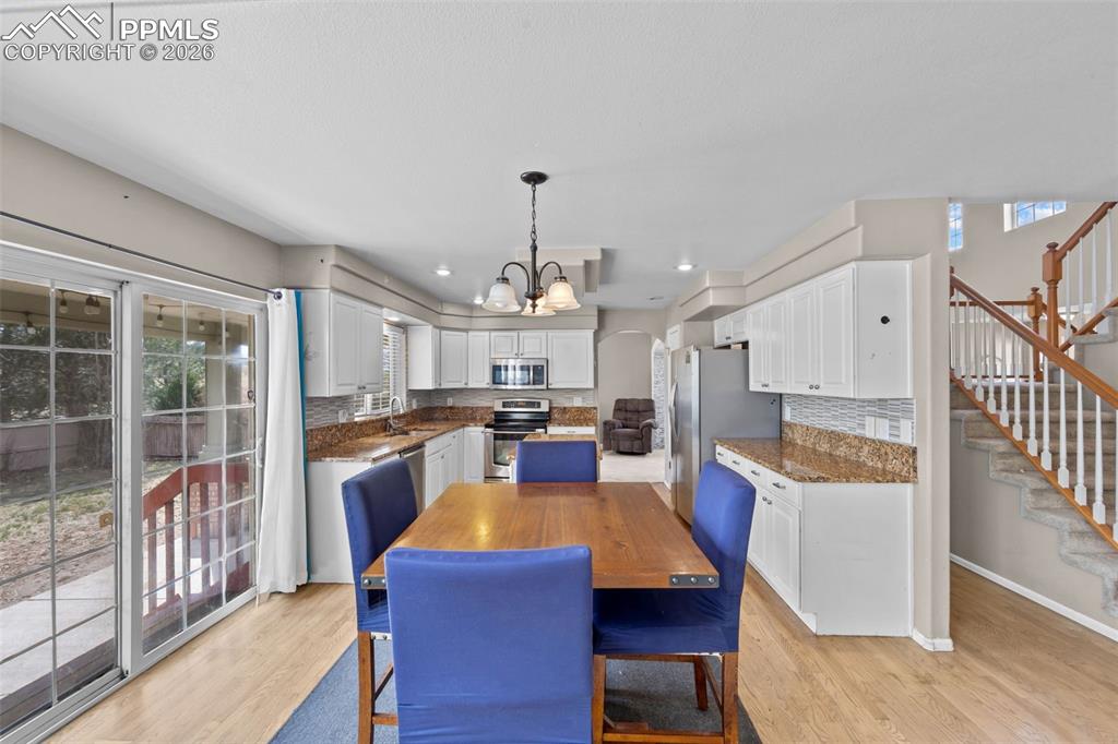 Image 9 of 40: Dining Area