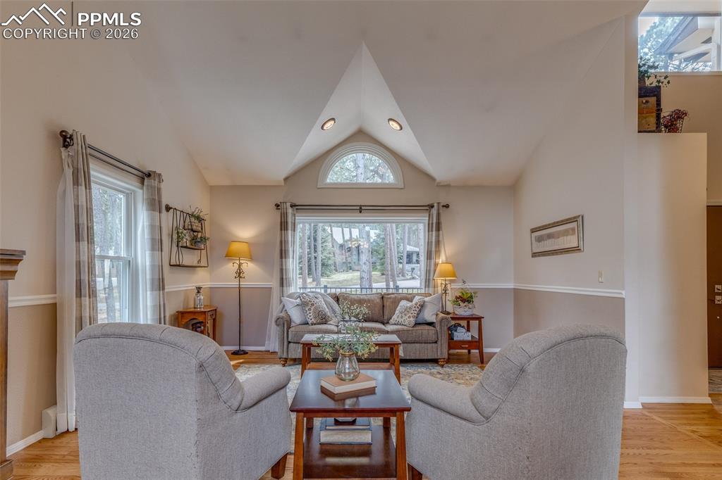 Image 14 of 50: Living room with vaulted ceiling