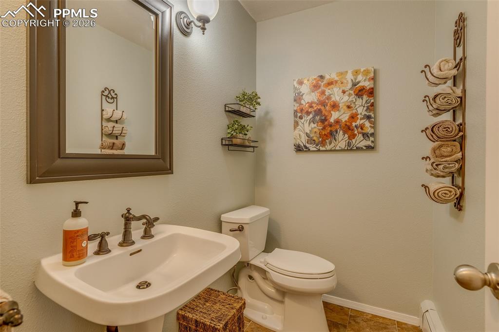 Image 16 of 50: Powder bath