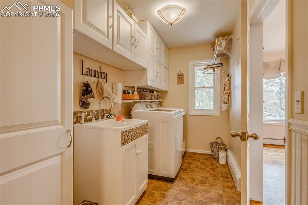 Image 23 of 50: Laundry room