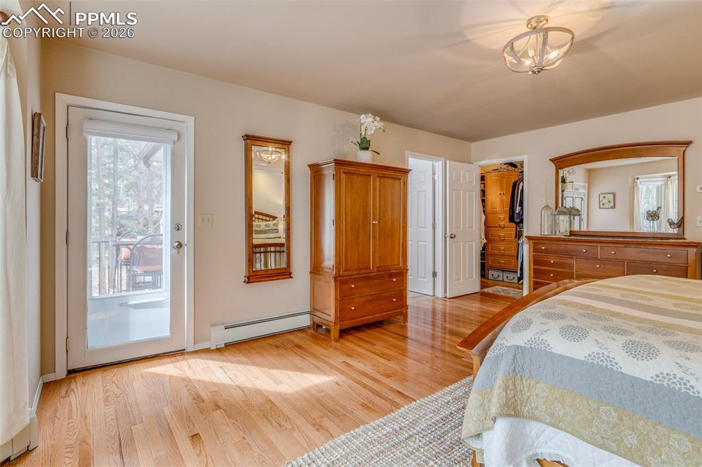 Image 27 of 50: Bedroom