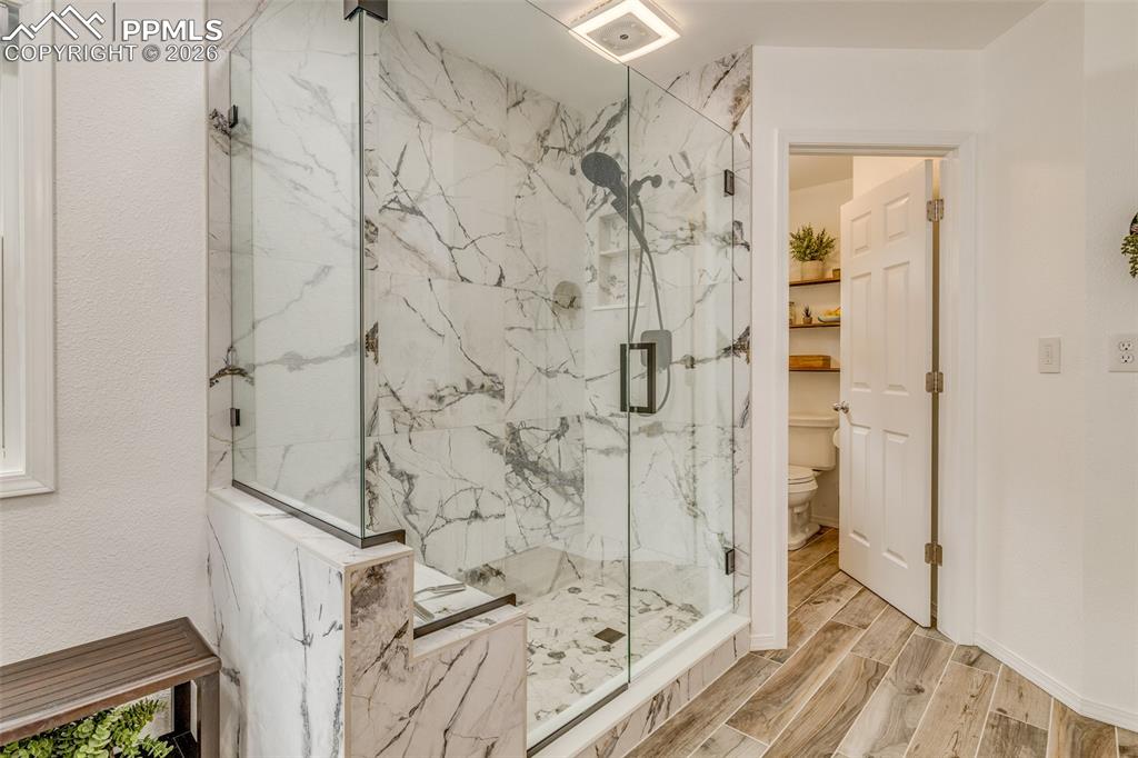 Image 28 of 50: Bathroom