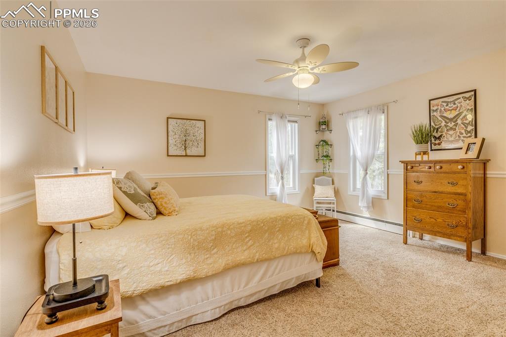 Image 34 of 50: Bedroom