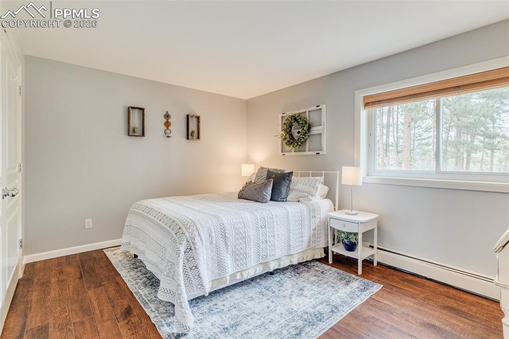 Image 45 of 50: Bedroom