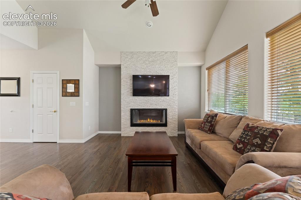 Image 15 of 48: Living Room