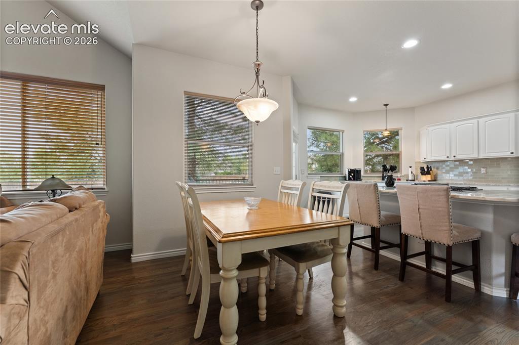 Image 16 of 48: Dining Area