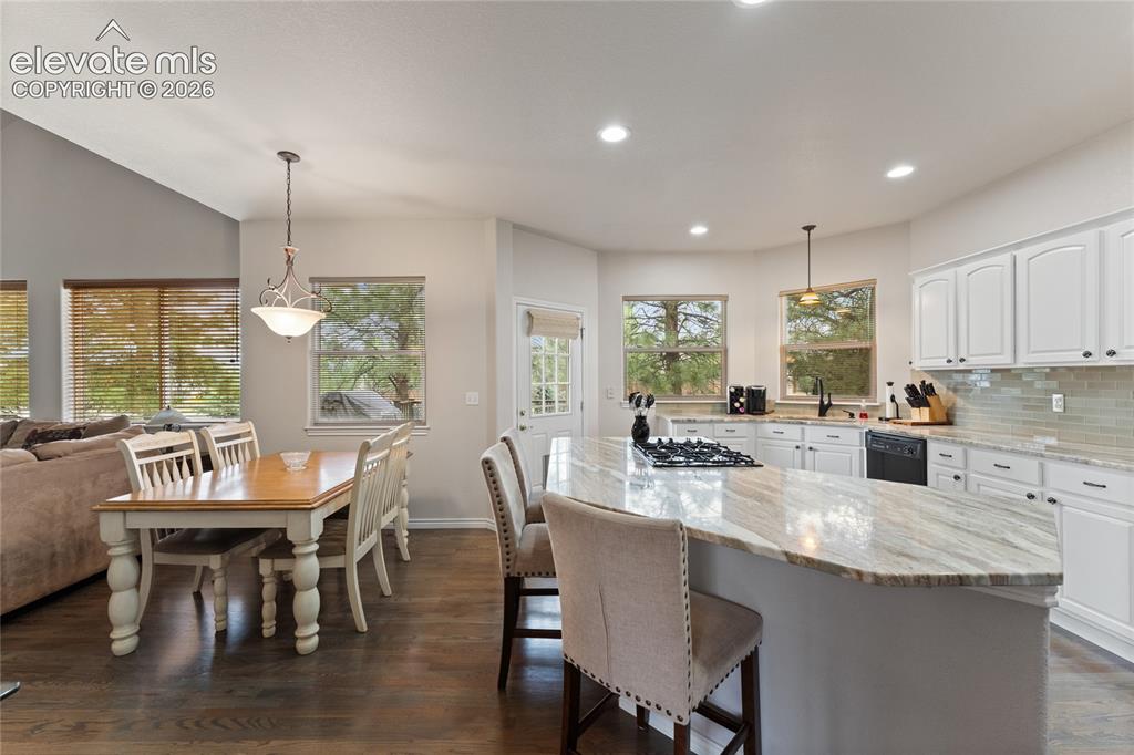 Image 17 of 48: Kitchen